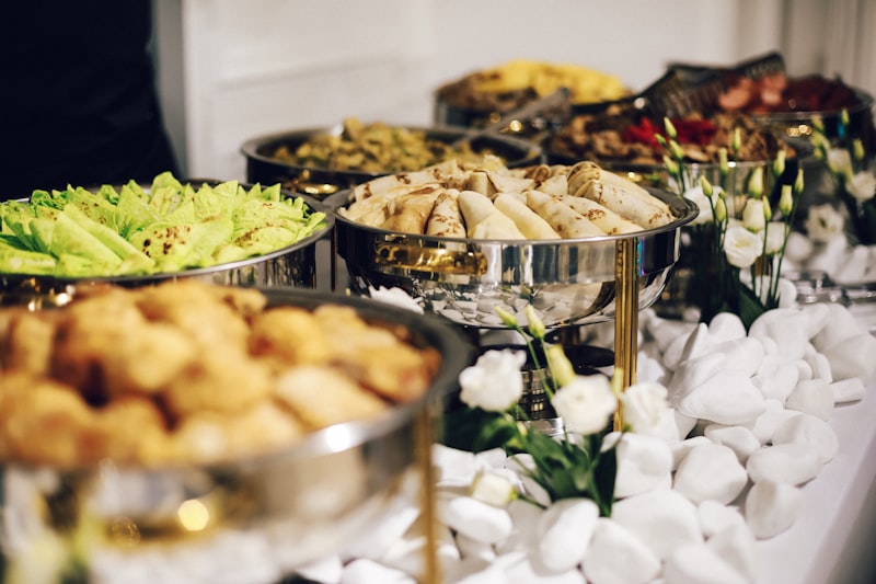 Buffet and controlled service comparison
